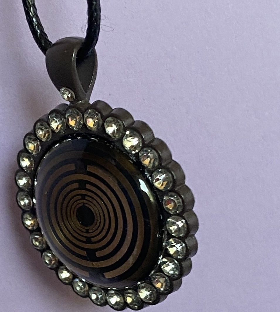 Amulett – Lakhovsky MWO – 25 mm / goldlegiert / Fassung braune – Produktansicht 1