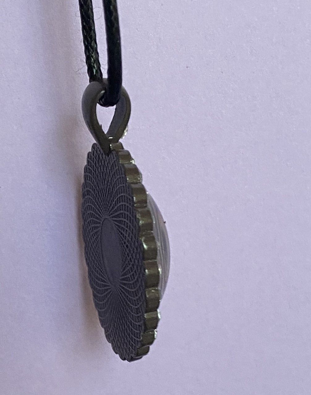 Amulett – Lakhovsky MWO – 25 mm / goldlegiert / Fassung braune – Produktansicht 1
