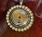 Amulett – Lakhovsky MWO – 25 mm / goldlegiert / Fassung braune – Produktansicht 1