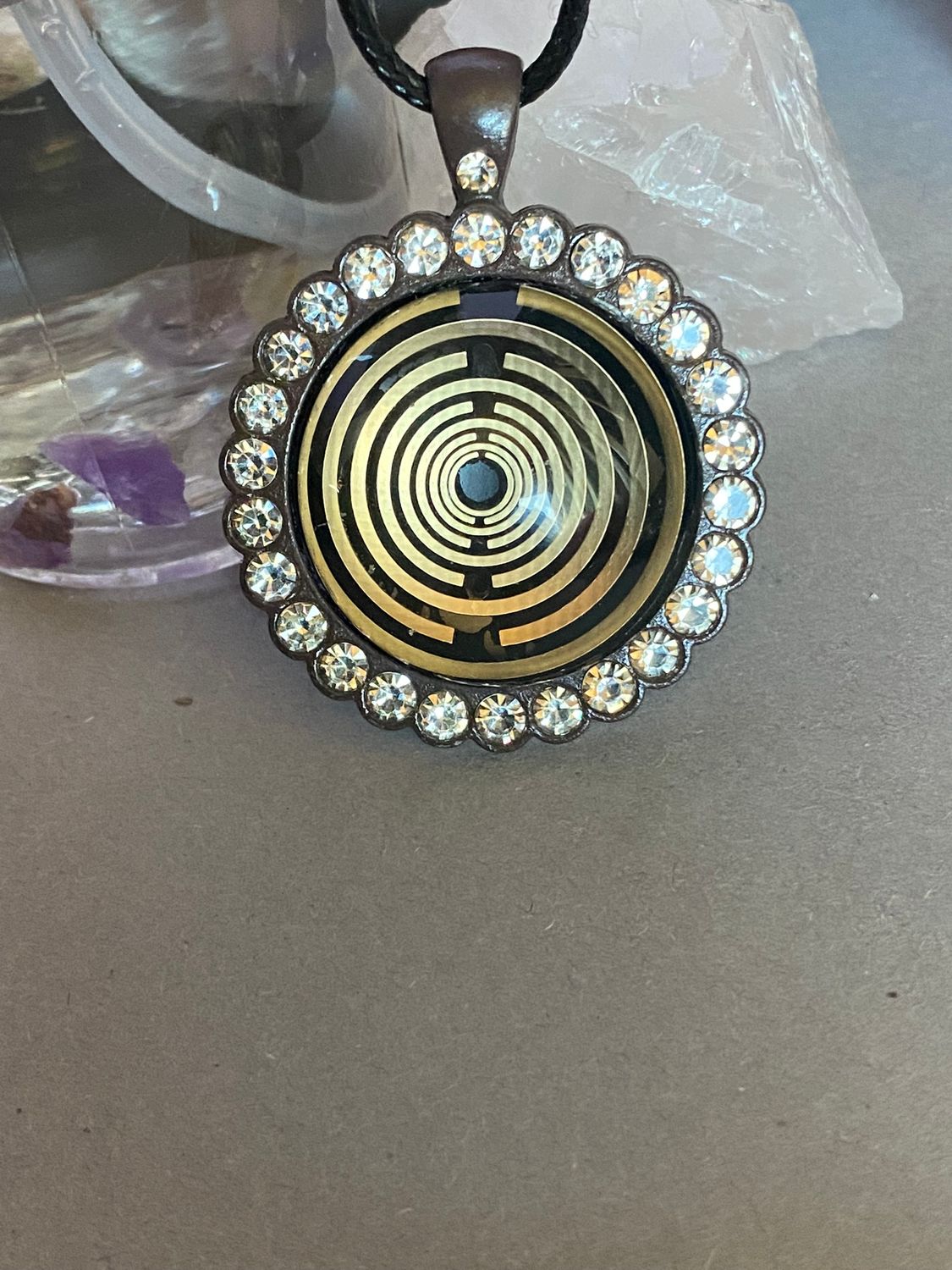 Amulett – Lakhovsky MWO – 25 mm / goldlegiert / Fassung braune – Produktansicht 1