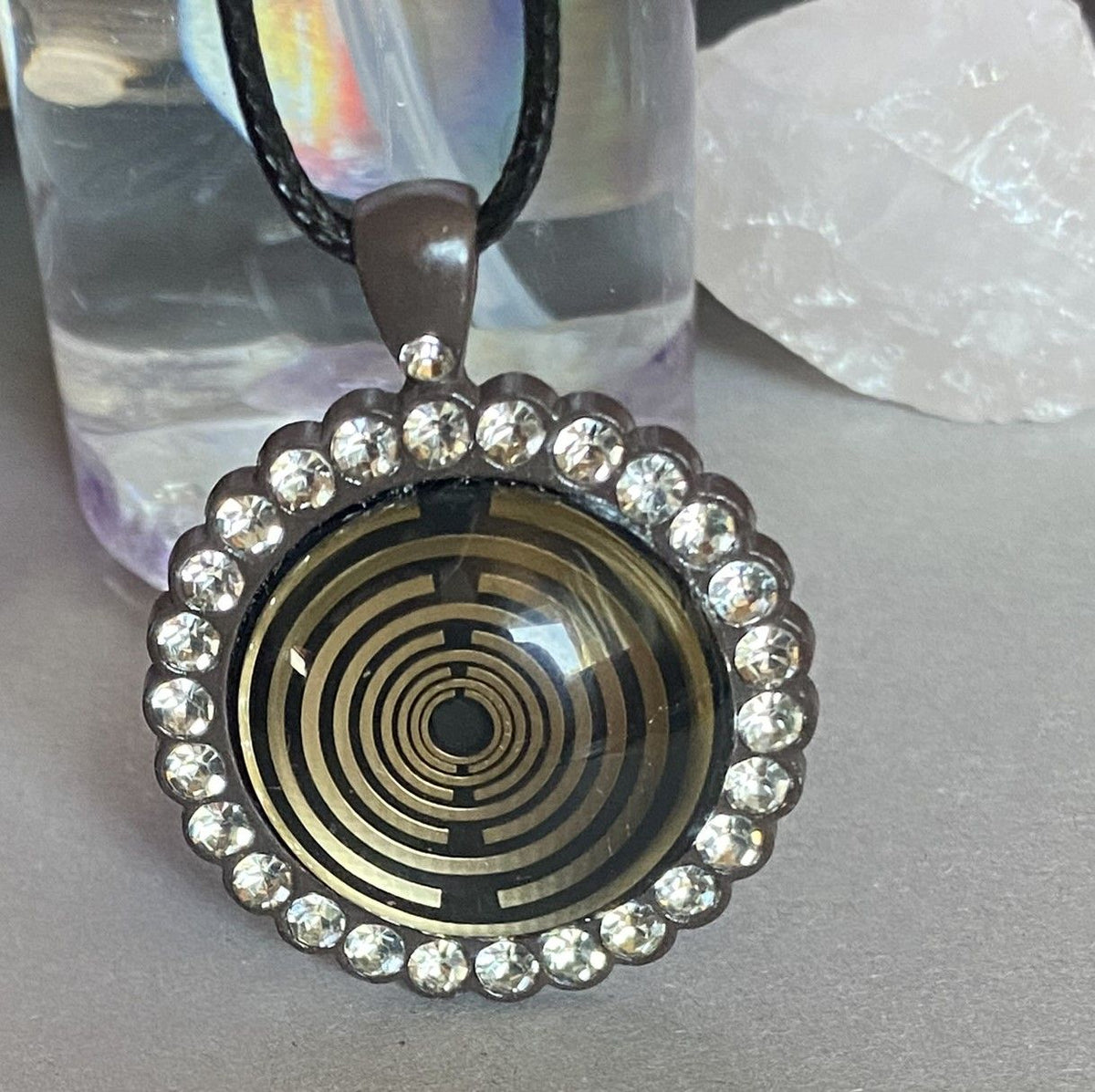 Amulett – Lakhovsky MWO – 25 mm / goldlegiert / Fassung braune – Produktansicht 1