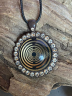 Amulett – Lakhovsky MWO – 25 mm / goldlegiert / Fassung braune – Produktansicht 1