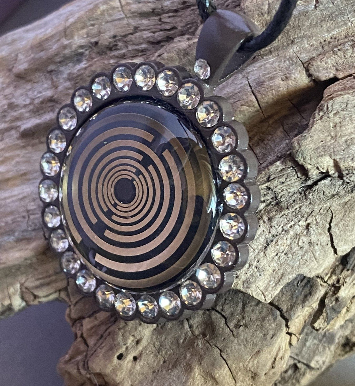 Amulett – Lakhovsky MWO – 25 mm / goldlegiert / Fassung braune – Produktansicht 1