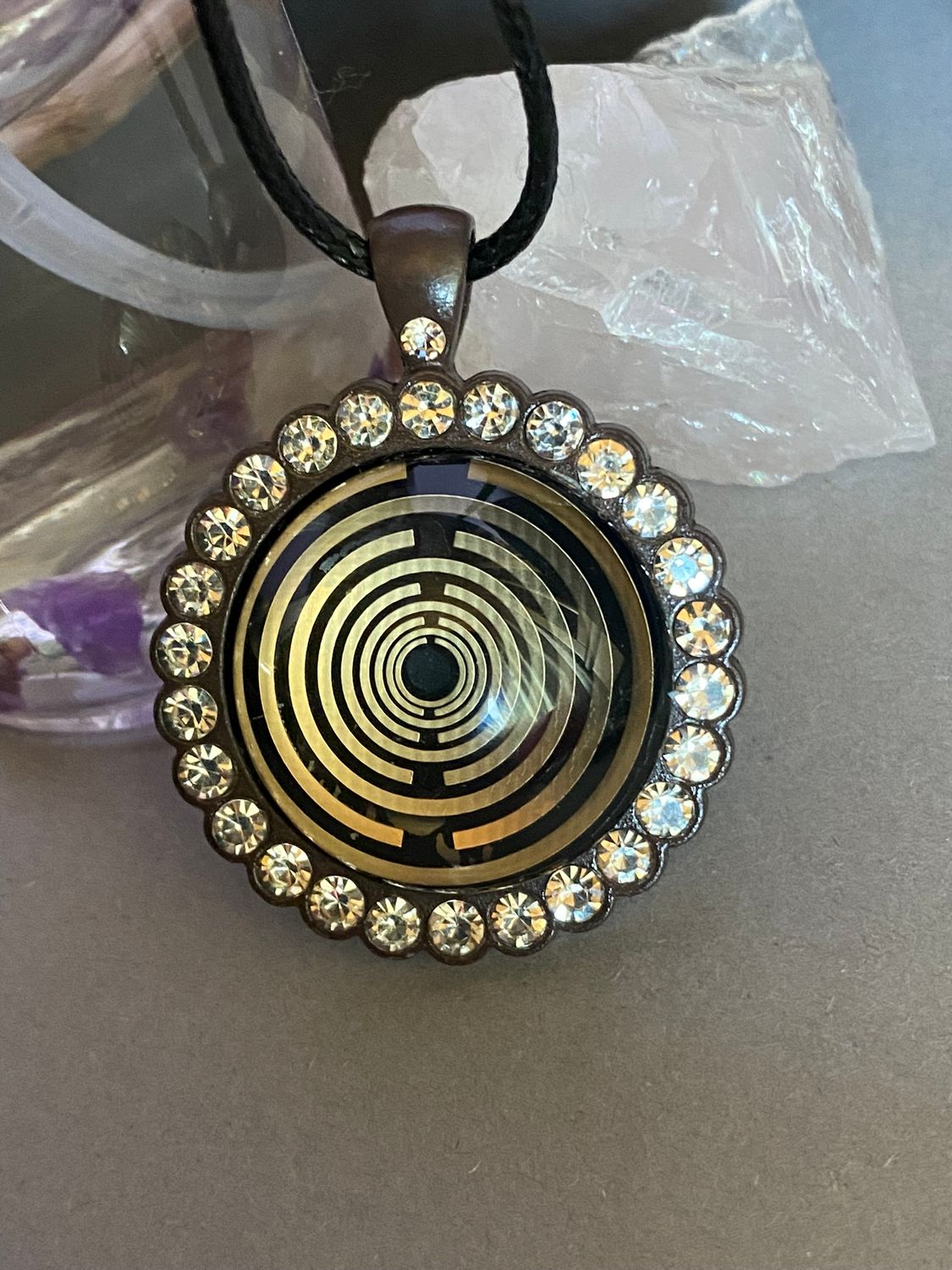 Amulett – Lakhovsky MWO – 25 mm / goldlegiert / Fassung braune – Produktansicht 1