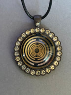 Amulett – Lakhovsky MWO – 25 mm / goldlegiert / Fassung braune – Produktansicht 1