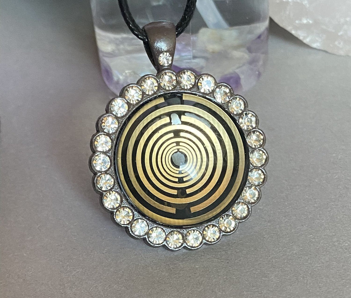Amulett – Lakhovsky MWO – 25 mm / goldlegiert / Fassung braune – Produktansicht 1