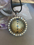 Amulett – Lakhovsky MWO – 25 mm / goldlegiert / Fassung braune – Produktansicht 1