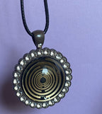 Amulett – Lakhovsky MWO – 25 mm / goldlegiert / Fassung braune – Produktansicht 1