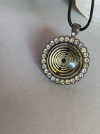 Amulett – Lakhovsky MWO – 25 mm / goldlegiert / Fassung braune – Produktansicht 1