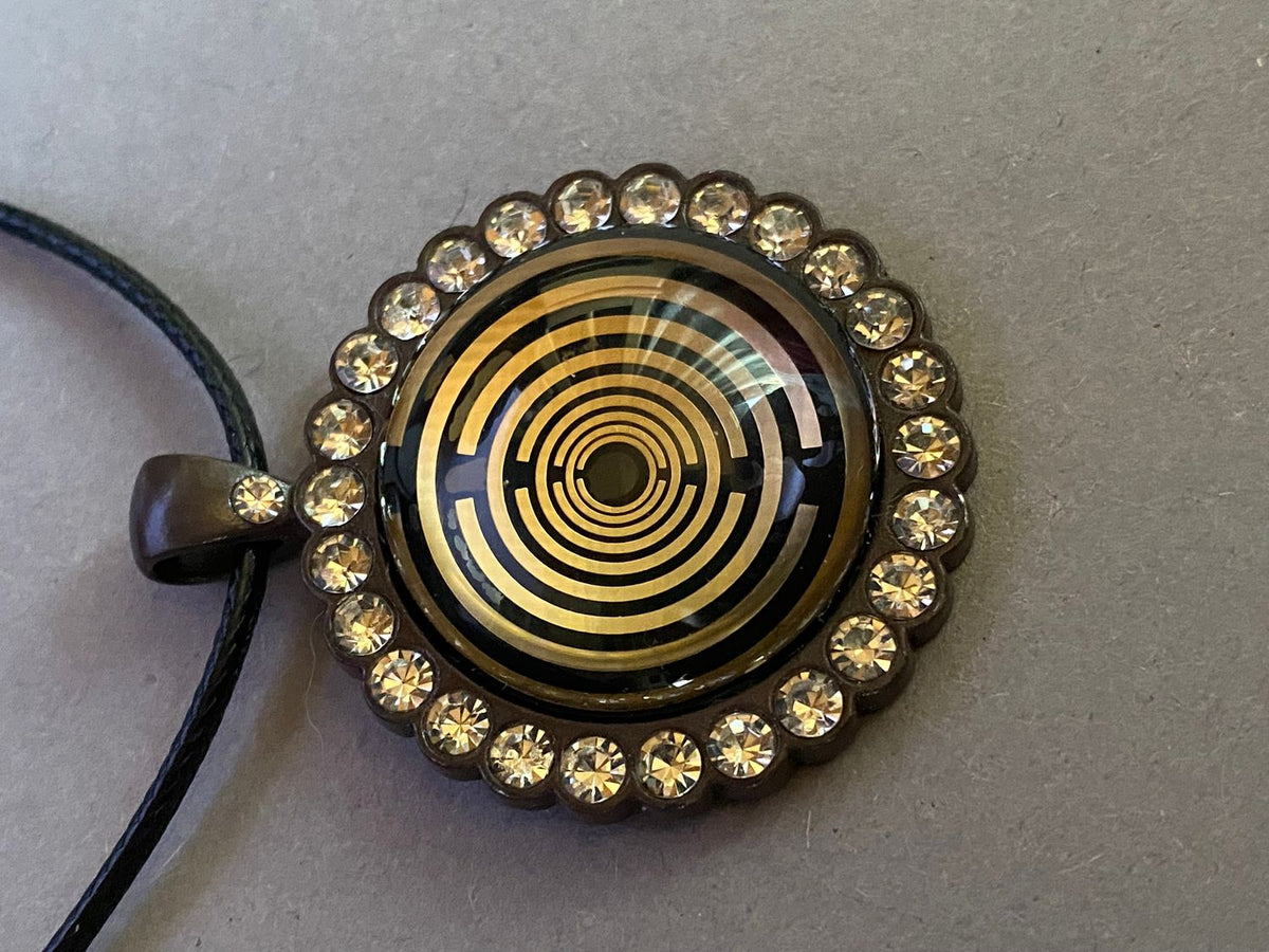 Amulett – Lakhovsky MWO – 25 mm / goldlegiert / Fassung braune – Produktansicht 1