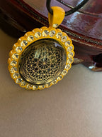Amulett – glamour – Dodecagram – 25 mm / goldlegiert / Fassung sonnengelbe – Produktansicht 1