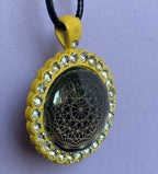 Amulett – glamour – Dodecagram – 25 mm / goldlegiert / Fassung sonnengelbe – Produktansicht 1