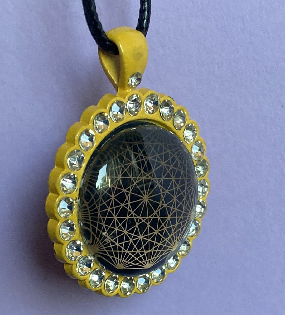 Amulett – glamour – Dodecagram – 25 mm / goldlegiert / Fassung sonnengelbe – Produktansicht 1