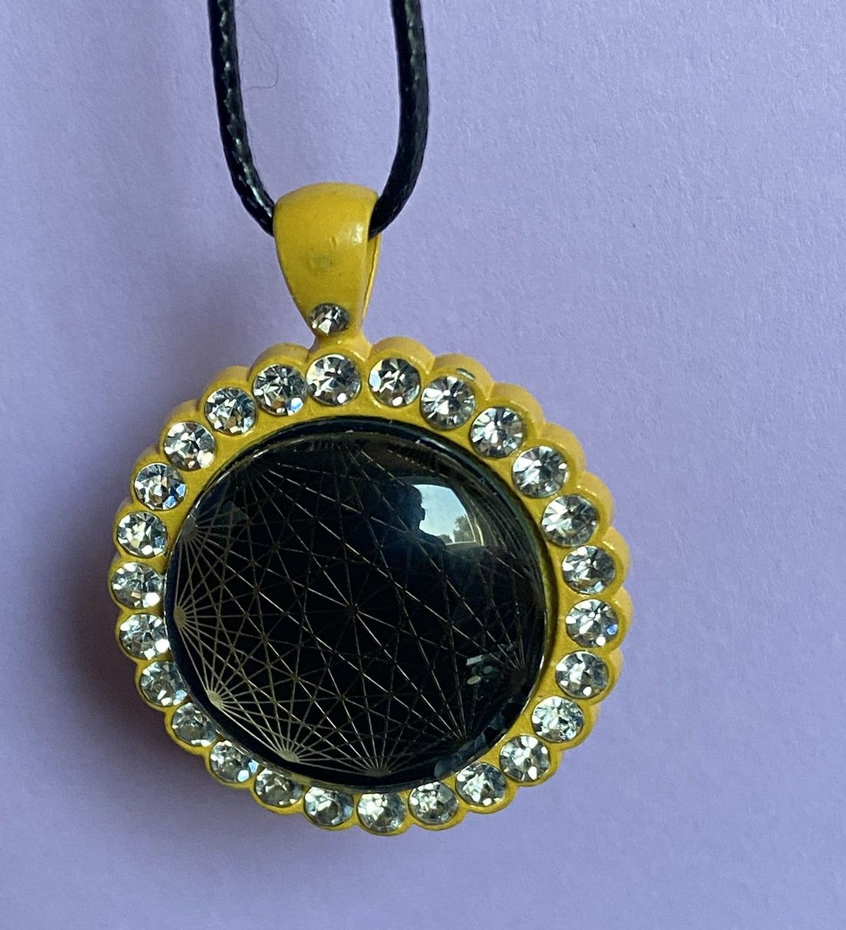Amulett – glamour – Dodecagram – 25 mm / goldlegiert / Fassung sonnengelbe – Produktansicht 1