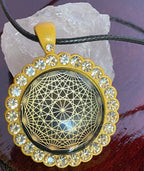 Amulett – glamour – Dodecagram – 25 mm / goldlegiert / Fassung sonnengelbe – Produktansicht 1