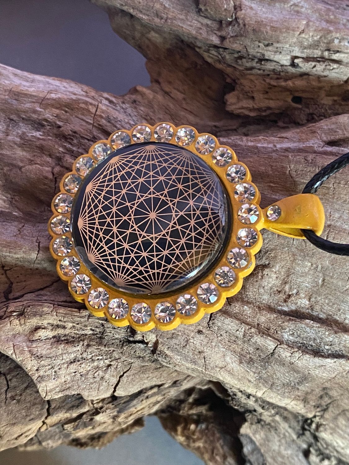 Amulett – glamour – Dodecagram – 25 mm / goldlegiert / Fassung sonnengelbe – Produktansicht 1