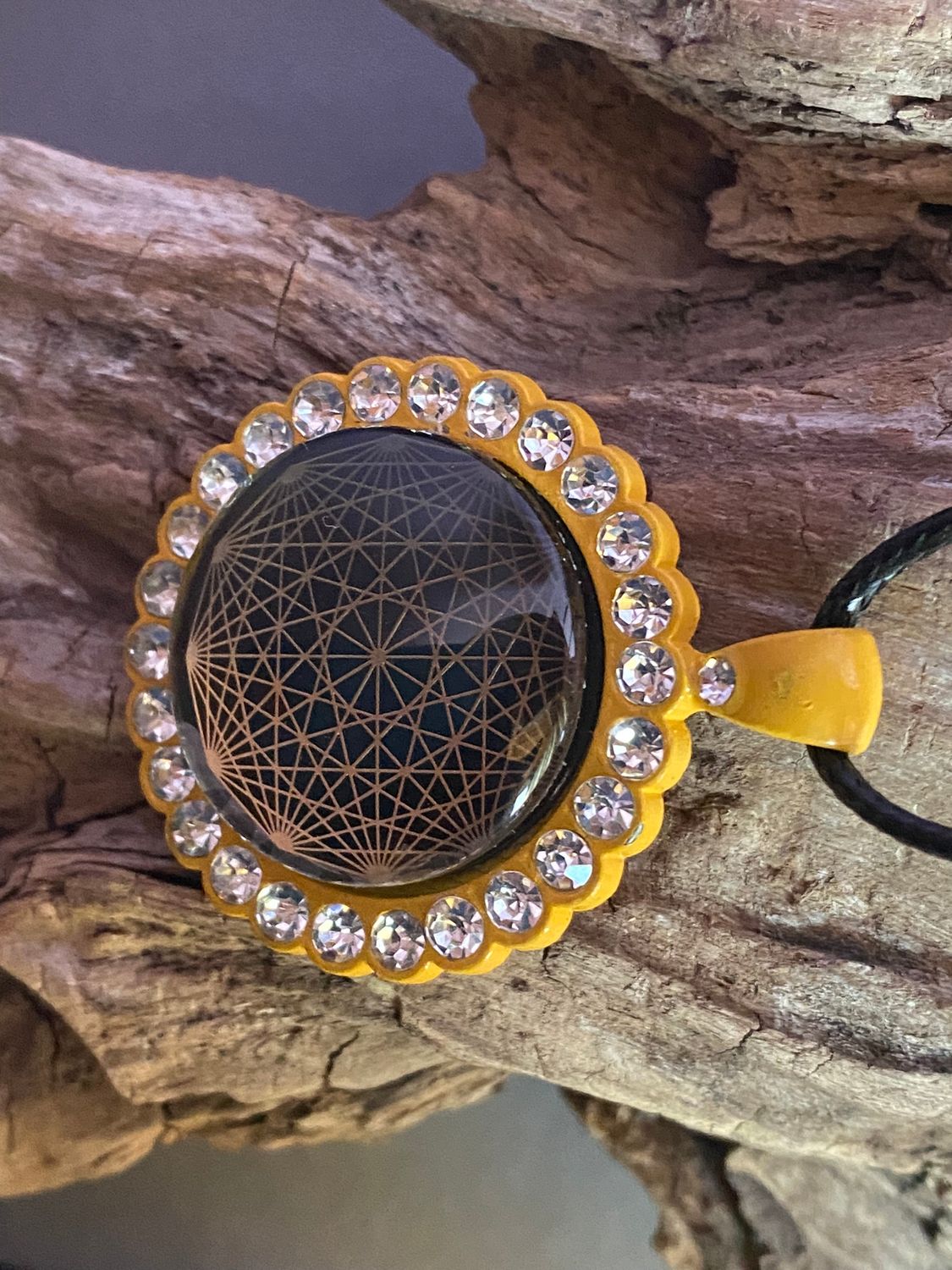 Amulett – glamour – Dodecagram – 25 mm / goldlegiert / Fassung sonnengelbe – Produktansicht 1