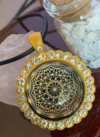 Amulett – glamour – Dodecagram – 25 mm / goldlegiert / Fassung sonnengelbe – Produktansicht 1