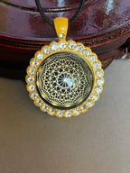 Amulett – glamour – Dodecagram – 25 mm / goldlegiert / Fassung sonnengelbe – Produktansicht 1