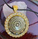 Amulett – glamour – Dodecagram – 25 mm / goldlegiert / Fassung sonnengelbe – Produktansicht 1
