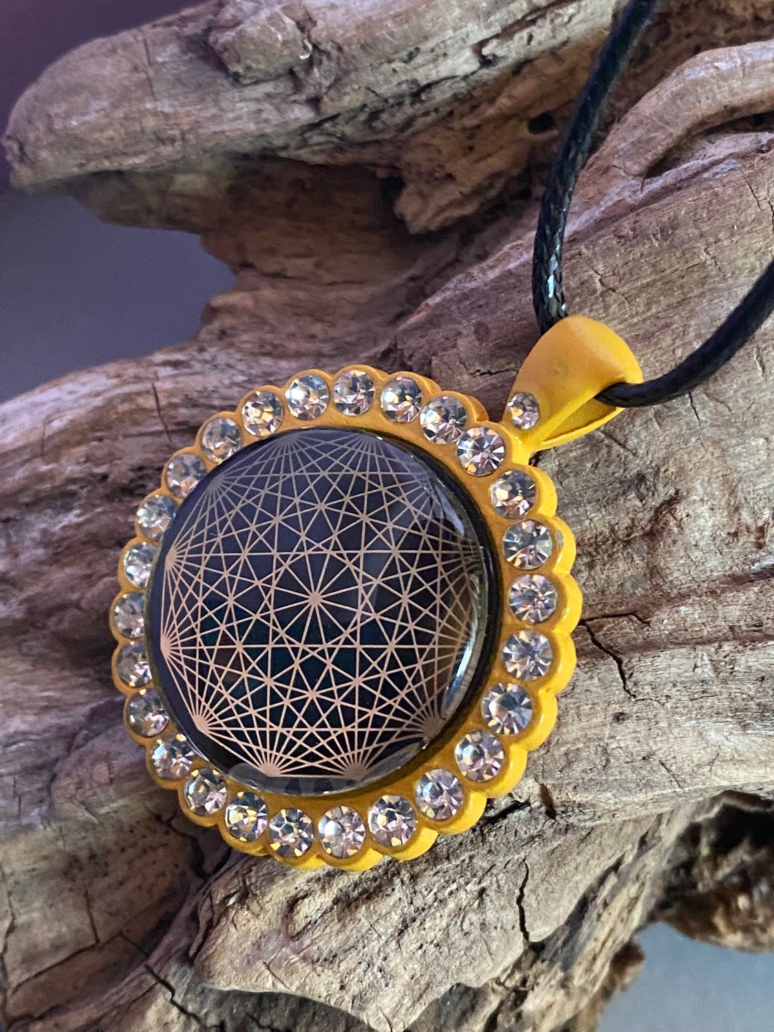 Amulett – glamour – Dodecagram – 25 mm / goldlegiert / Fassung sonnengelbe – Produktansicht 1