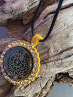 Amulett – glamour – Dodecagram – 25 mm / goldlegiert / Fassung sonnengelbe – Produktansicht 1