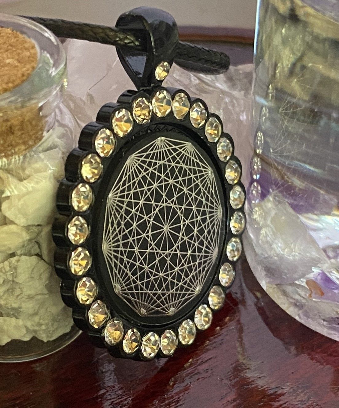 Amulett – Glamour – Dodecagram – 25 mm / zinnlegiert / Fassung nachtschwarze – Produktansicht 1