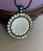 Amulett – Glamour – Dodecagram – 25 mm / zinnlegiert / Fassung nachtschwarze – Produktansicht 1