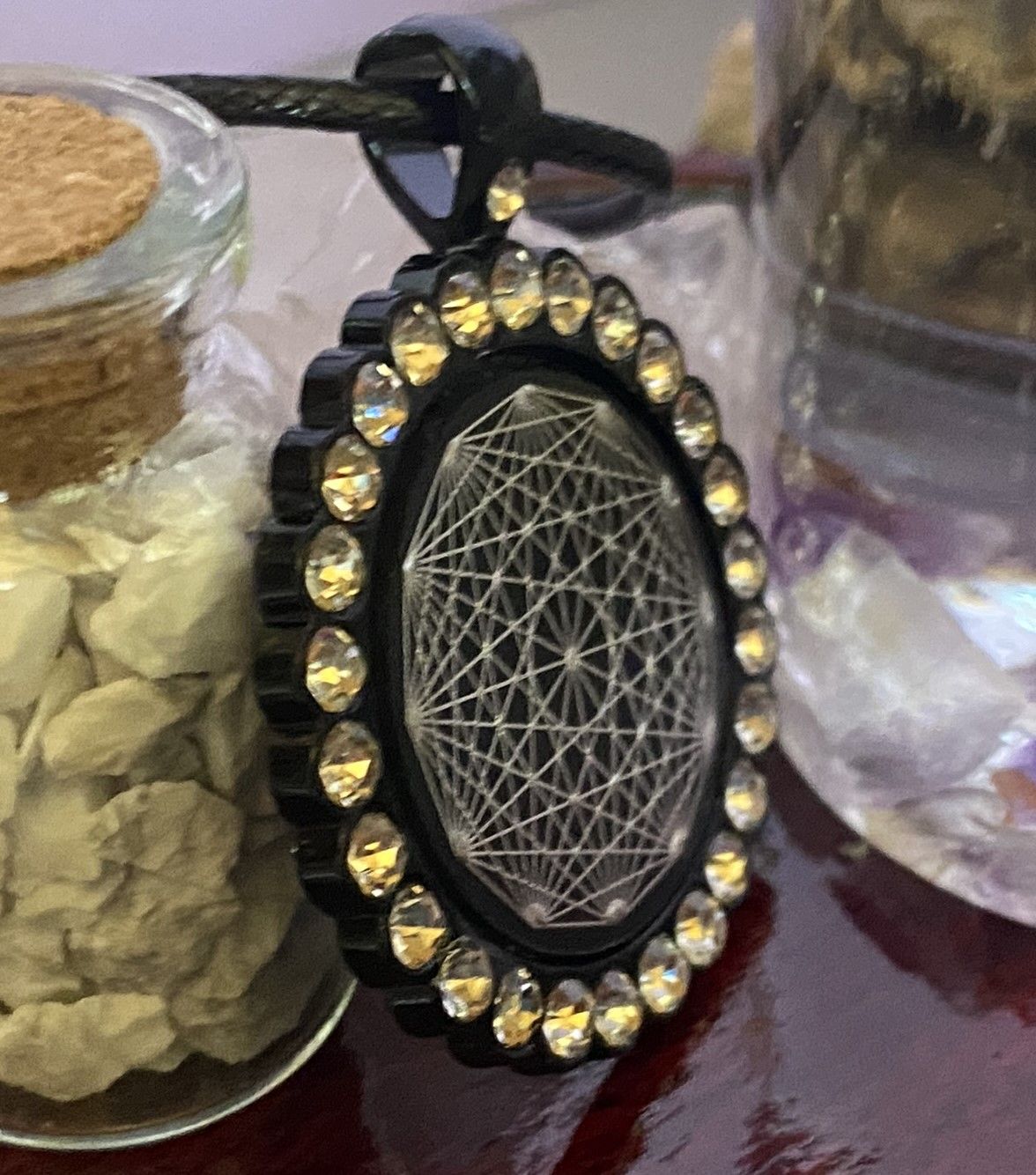 Amulett – Glamour – Dodecagram – 25 mm / zinnlegiert / Fassung nachtschwarze – Produktansicht 1