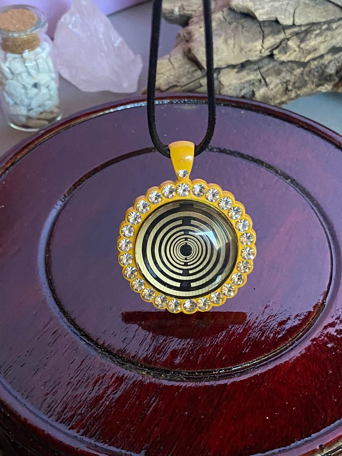 Amulett – Glamour – Lakhovsky MWO – 25 mm / goldlegiert / Fassung gelbe – Produktansicht 1