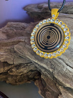 Amulett – Glamour – Lakhovsky MWO – 25 mm / goldlegiert / Fassung gelbe – Produktansicht 1