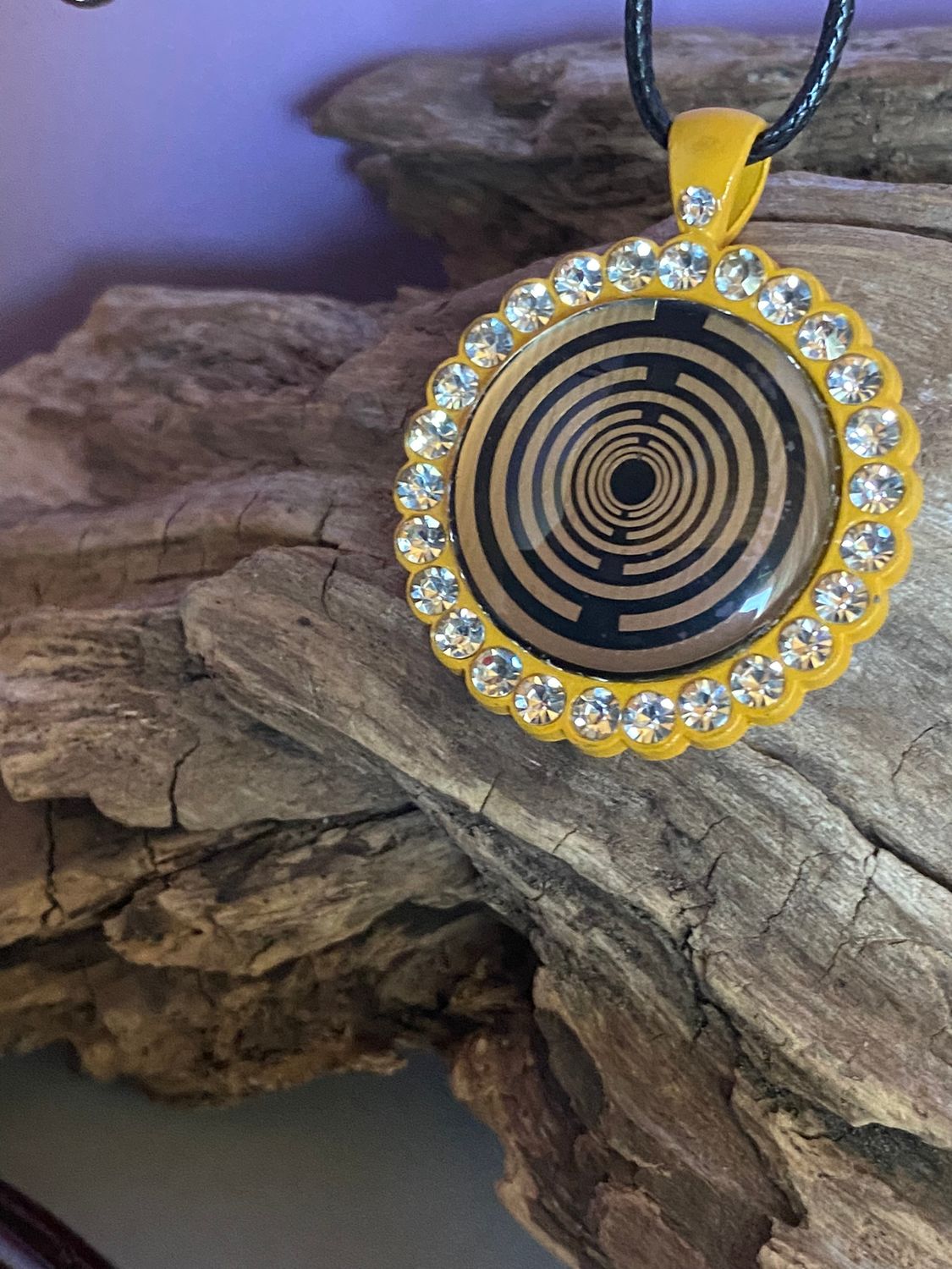 Amulett – Glamour – Lakhovsky MWO – 25 mm / goldlegiert / Fassung gelbe – Produktansicht 1