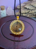 Amulett – Glamour – Lakhovsky MWO – 25 mm / goldlegiert / Fassung gelbe – Produktansicht 1