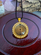 Amulett – Glamour – Lakhovsky MWO – 25 mm / goldlegiert / Fassung gelbe – Produktansicht 1