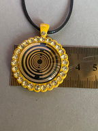 Amulett – Glamour – Lakhovsky MWO – 25 mm / goldlegiert / Fassung gelbe – Produktansicht 1