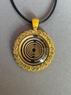 Amulett – Glamour – Lakhovsky MWO – 25 mm / goldlegiert / Fassung gelbe – Produktansicht 1
