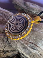 Amulett – Glamour – Lakhovsky MWO – 25 mm / goldlegiert / Fassung gelbe – Produktansicht 1