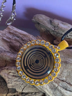 Amulett – Glamour – Lakhovsky MWO – 25 mm / goldlegiert / Fassung gelbe – Produktansicht 1