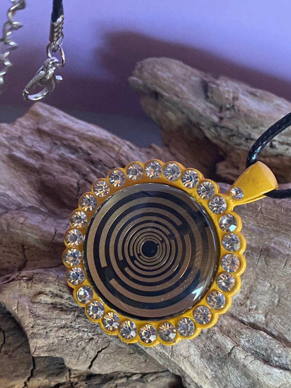 Amulett – Glamour – Lakhovsky MWO – 25 mm / goldlegiert / Fassung gelbe – Produktansicht 1