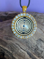 Amulett – Glamour – Lakhovsky MWO – 25 mm / goldlegiert / Fassung gelbe – Produktansicht 1