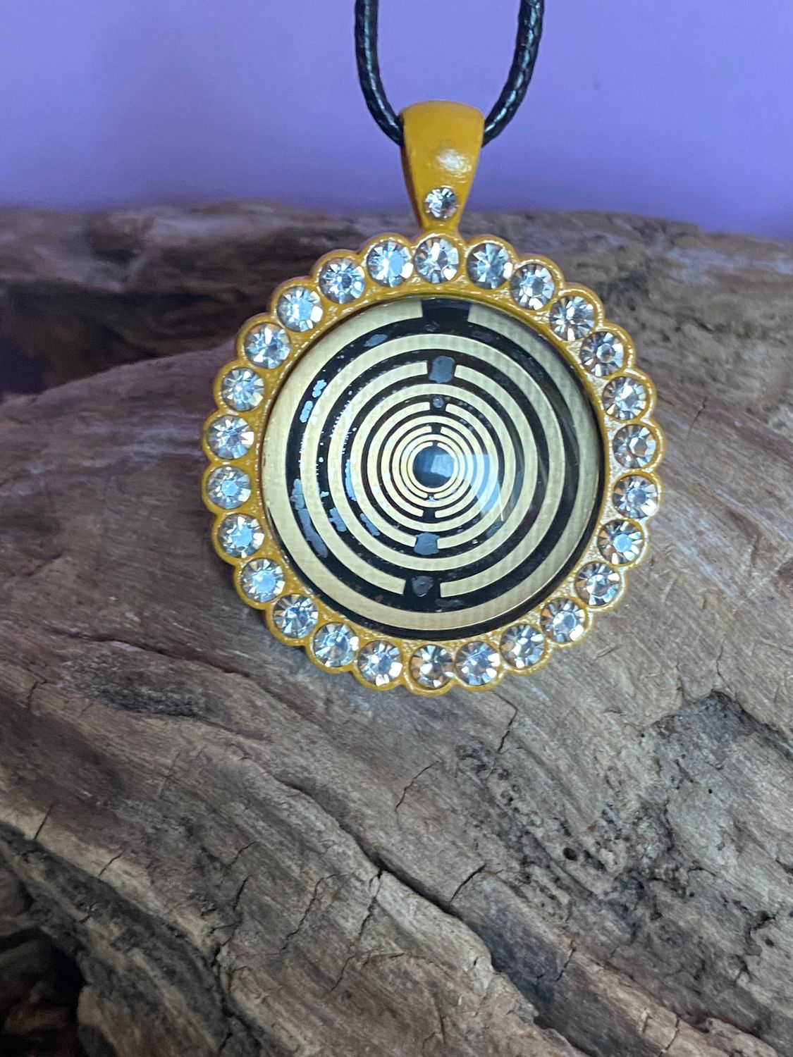 Amulett – Glamour – Lakhovsky MWO – 25 mm / goldlegiert / Fassung gelbe – Produktansicht 1
