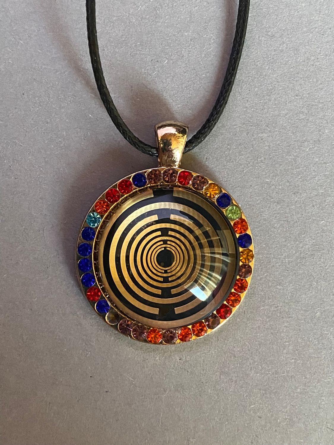 Amulett – Glamour – Lakhovsky MWO – 25 mm / goldlegiert / nachtschwarz – Produktansicht 1