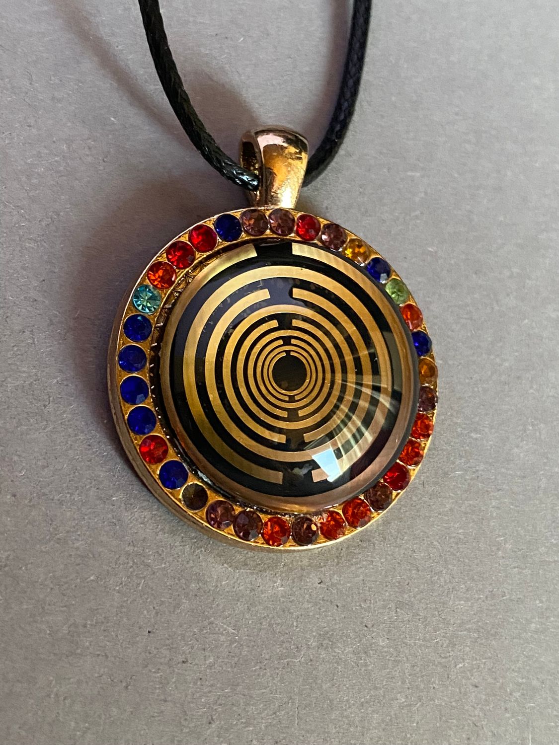 Amulett – Glamour – Lakhovsky MWO – 25 mm / goldlegiert / nachtschwarz – Produktansicht 1