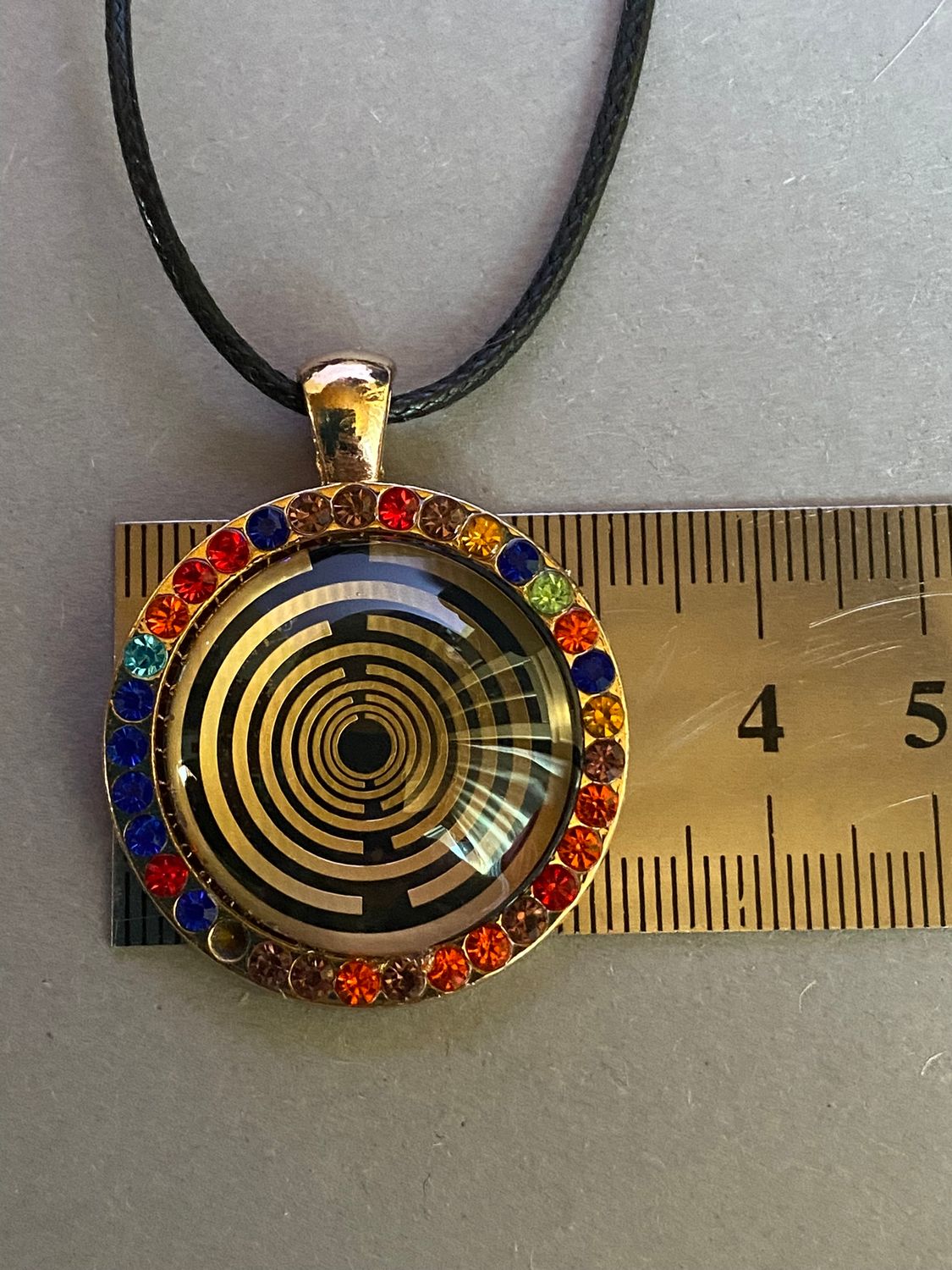 Amulett – Glamour – Lakhovsky MWO – 25 mm / goldlegiert / nachtschwarz – Produktansicht 1