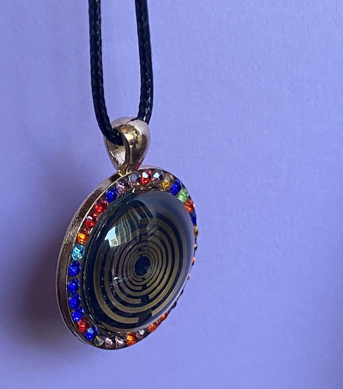 Amulett – Glamour – Lakhovsky MWO – 25 mm / goldlegiert / nachtschwarz – Produktansicht 1
