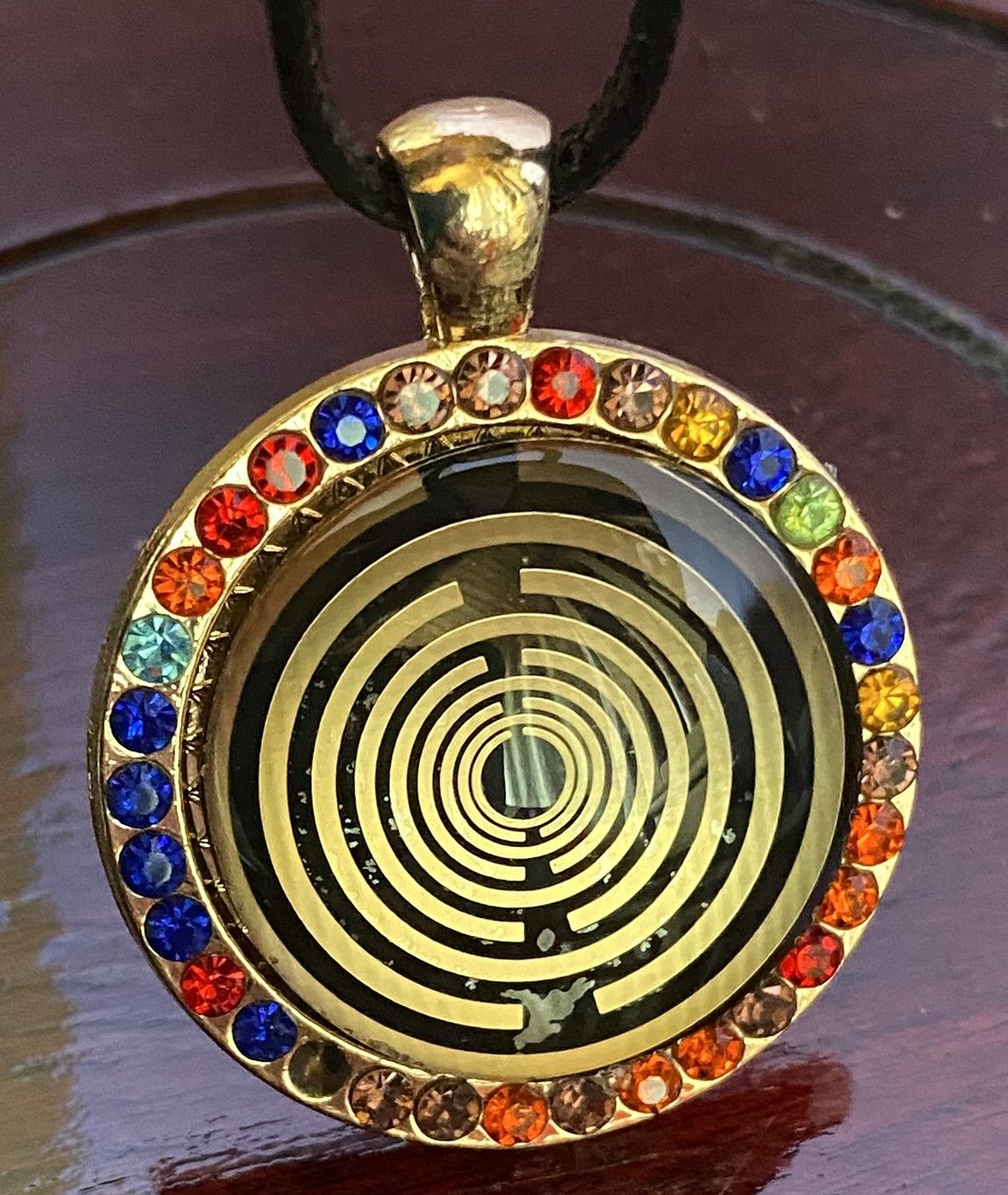 Amulett – Glamour – Lakhovsky MWO – 25 mm / goldlegiert / nachtschwarz – Produktansicht 1