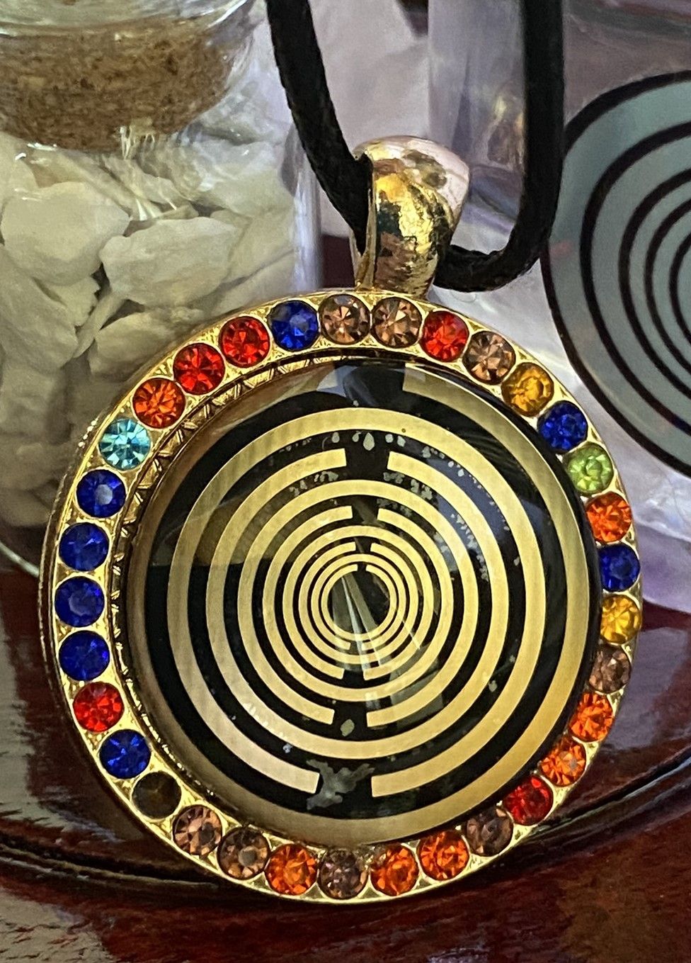 Amulett – Glamour – Lakhovsky MWO – 25 mm / goldlegiert / nachtschwarz – Produktansicht 1