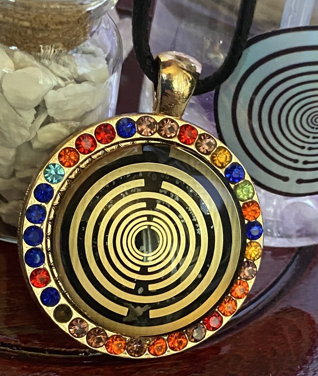 Amulett – Glamour – Lakhovsky MWO – 25 mm / goldlegiert / nachtschwarz – Produktansicht 1