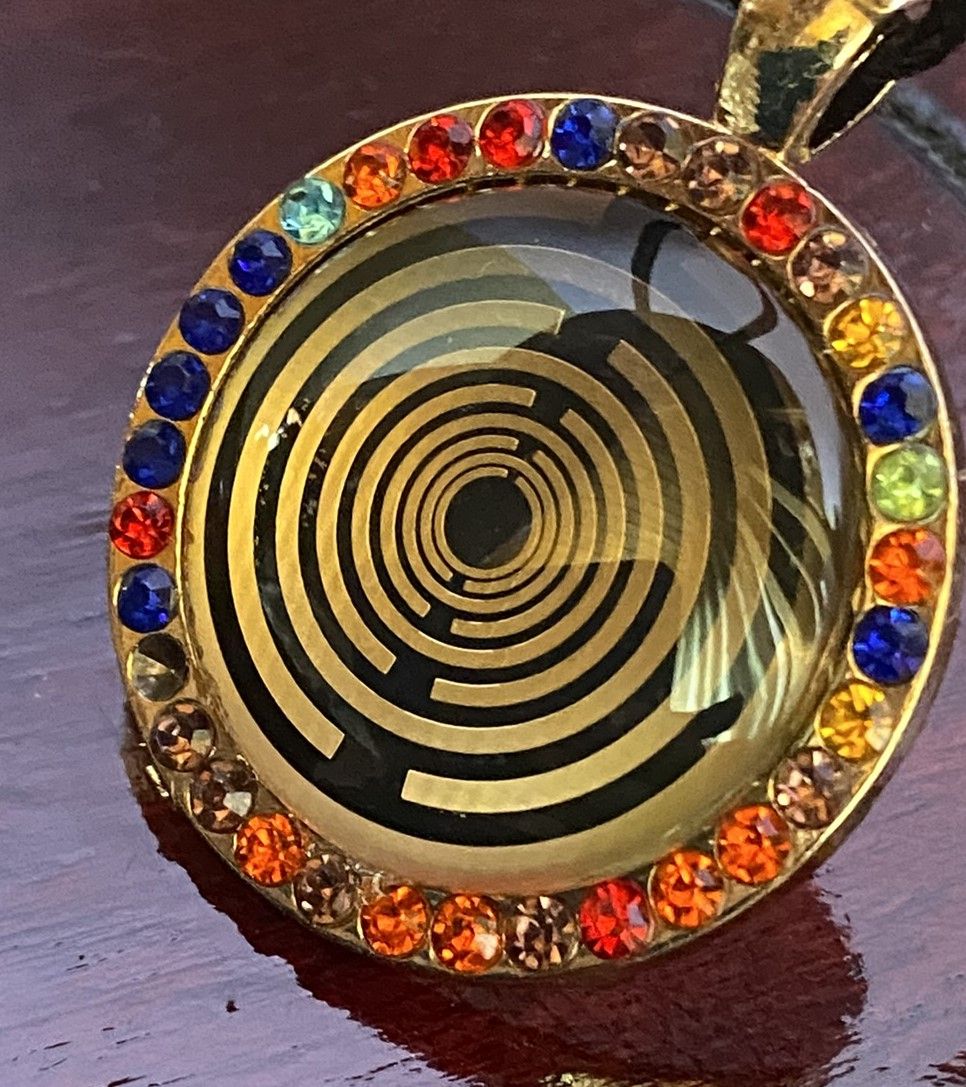 Amulett – Glamour – Lakhovsky MWO – 25 mm / goldlegiert / nachtschwarz – Produktansicht 1