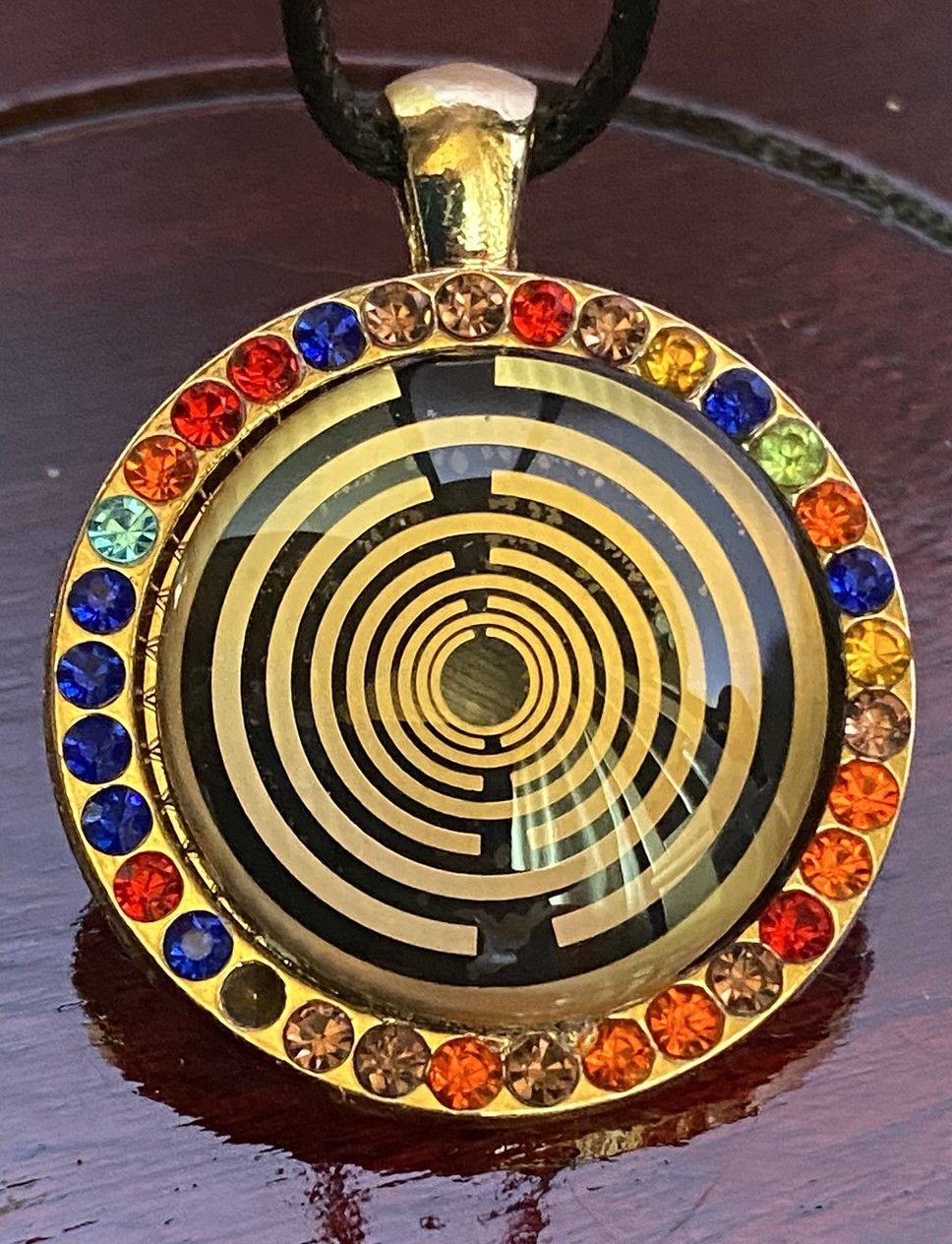 Amulett – Glamour – Lakhovsky MWO – 25 mm / goldlegiert / nachtschwarz – Produktansicht 1
